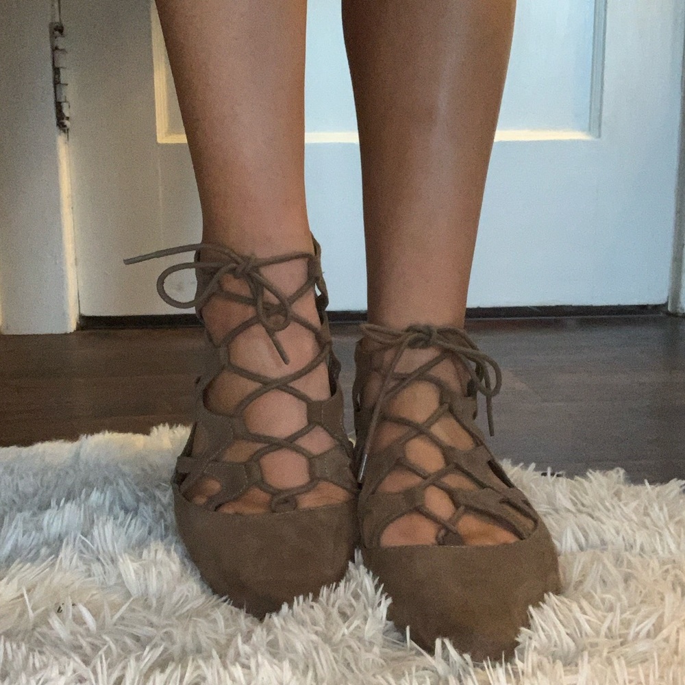 Flats - Picture 2 of 3